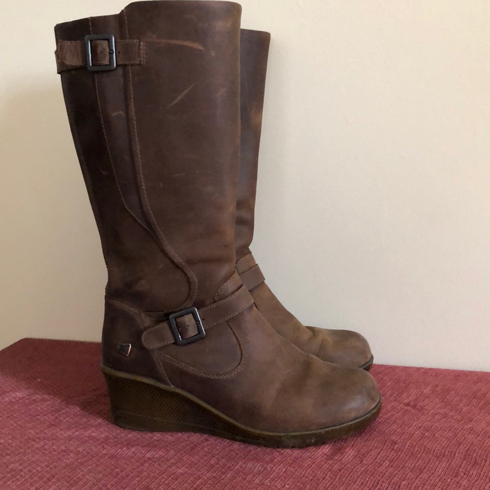 Keen wedge boots
